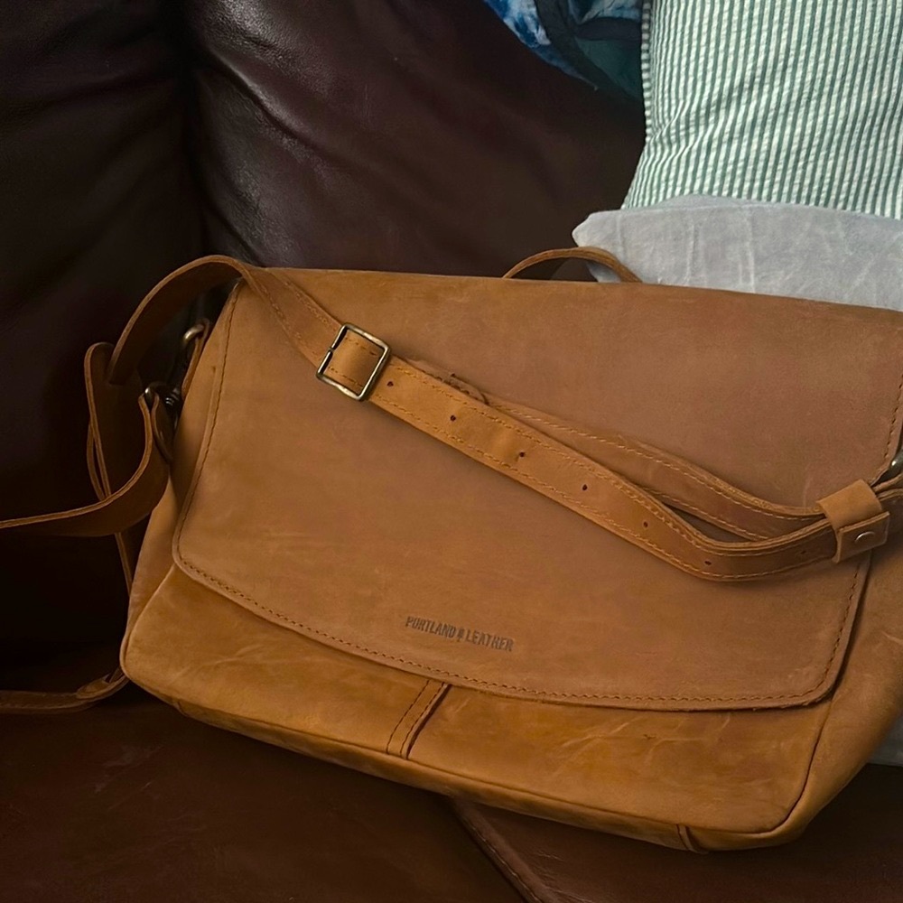 Portland Leather Tan Messenger Bag